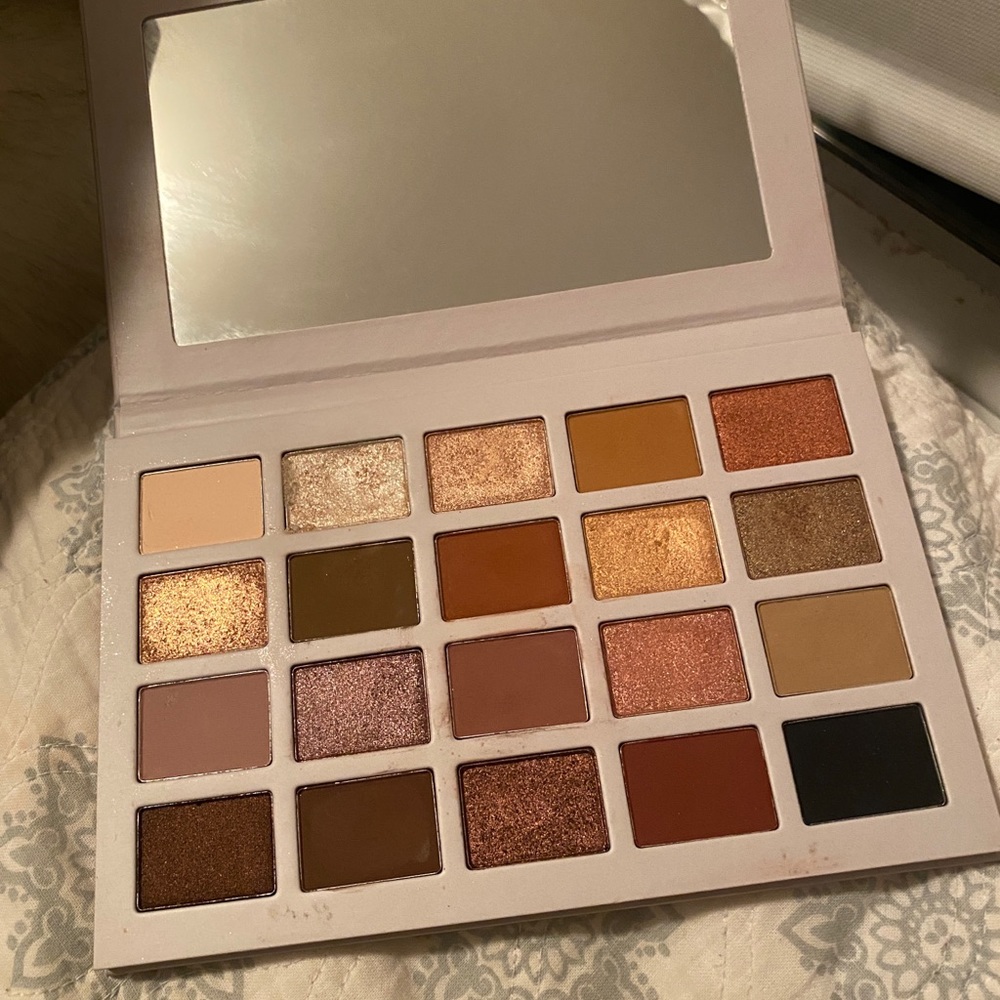 Madison beer eyeshadow palette